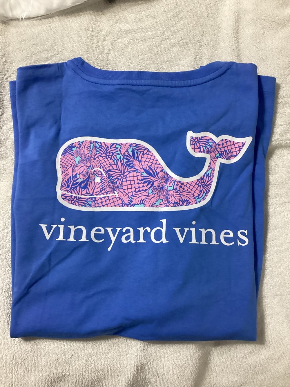 Vineyard Vines Cornflower Pineapple & Flowers Whale SS Choose a Women’s XL or Lg